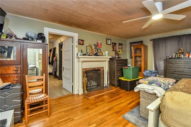 living room with light hardwood / wood-style floors and ceiling fan