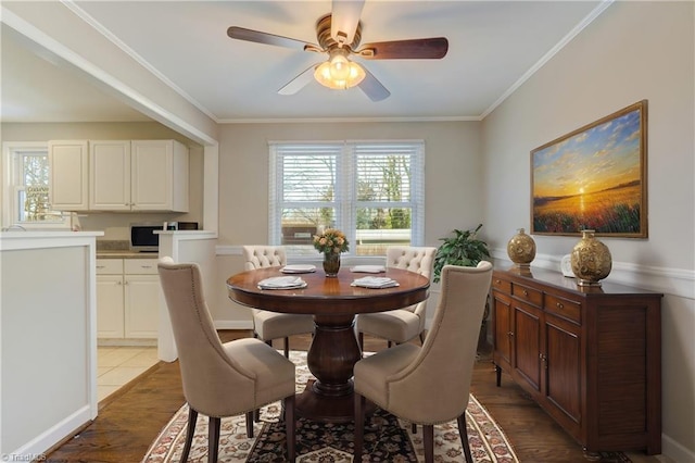 dining area featuring ceiling fan, light hardwood / wood-style floors, and ornamental molding