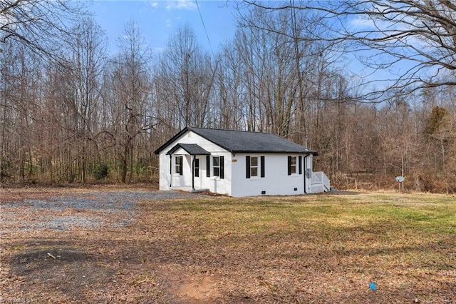 view of front of house with a front yard