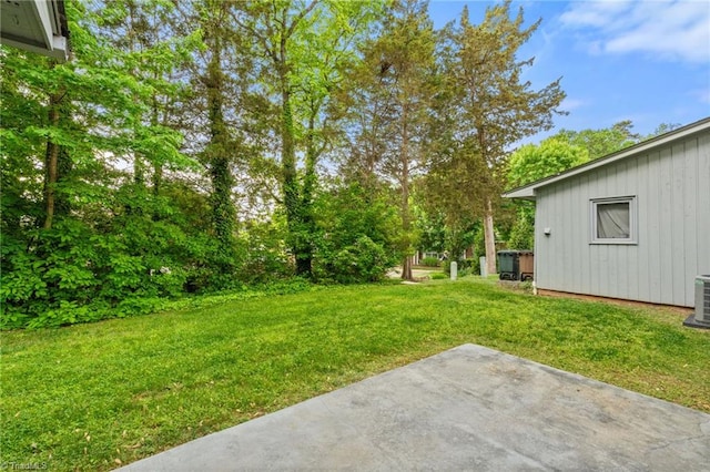 view of yard with a patio area