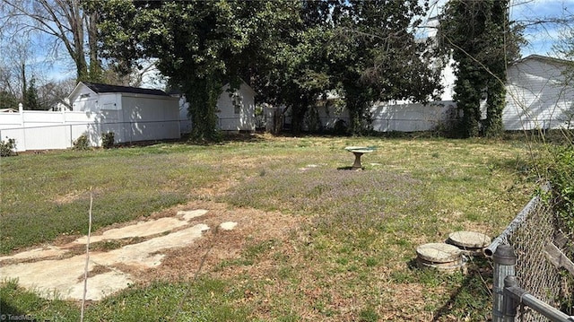 516 Hamilton St, Eden, NC 27288 - view of yard