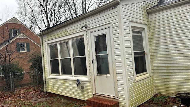 516 Hamilton St, Eden, NC 27288 - view of side of home with entry steps
