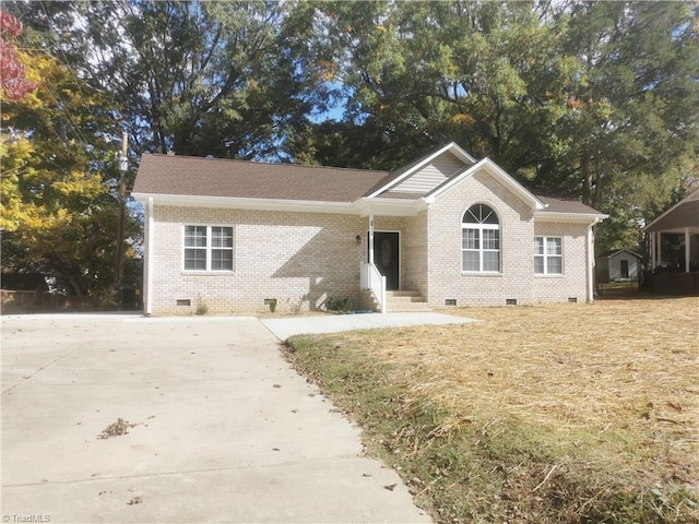 view of front of property with a front lawn