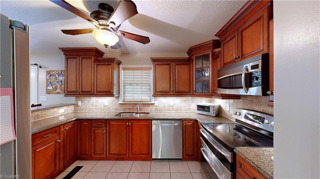 kitchen featuring backsplash, a sink, ceiling fan, and appliances with stainless steel finishes