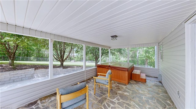 sunroom / solarium with a jacuzzi
