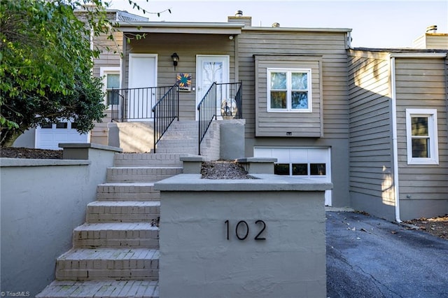 view of front of property featuring a garage