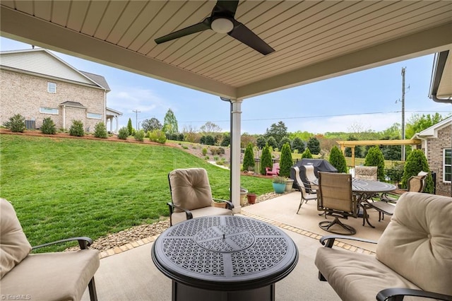 view of patio with outdoor lounge area, a ceiling fan, and outdoor dining area