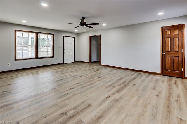 empty room featuring light wood finished floors, recessed lighting, a ceiling fan, and baseboards