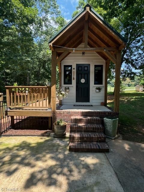 doorway to property with a wooden deck