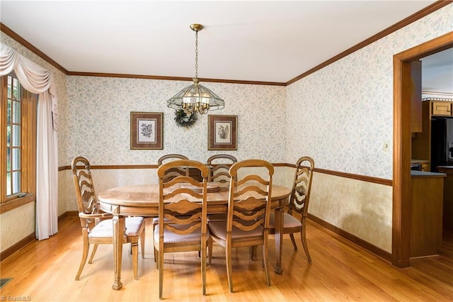 102 Shawnee Cir, Lexington, NC 27295 - dining room featuring light wood-style flooring, wallpapered walls, a chandelier, and baseboards