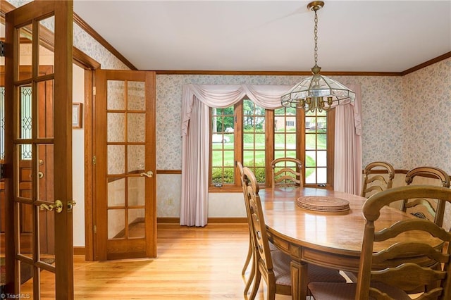 102 Shawnee Cir, Lexington, NC 27295 - dining space with wallpapered walls, crown molding, a chandelier, light wood-style flooring, and baseboards