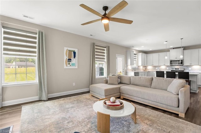 1827 Deveron Ct, Kernersville, NC 27284 - living area featuring wood finished floors, ceiling fan, and recessed lighting