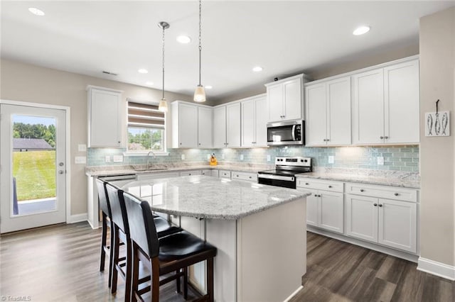 1827 Deveron Ct, Kernersville, NC 27284 - kitchen featuring stainless steel appliances, a kitchen island, dark wood-type flooring, backsplash, and recessed lighting