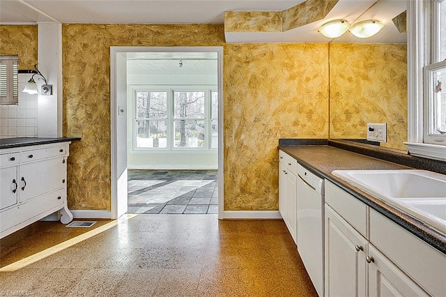 bathroom featuring sink