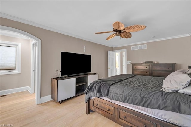 bedroom featuring ceiling fan, crown molding, and light wood-type flooring