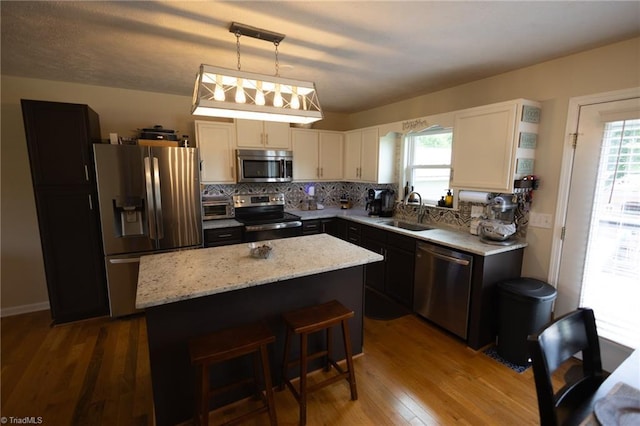 113 Stone Bridge Rd, Mount Airy, NC 27030 - kitchen with stainless steel appliances, a sink, a kitchen island, and tasteful backsplash