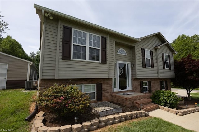 113 Stone Bridge Rd, Mount Airy, NC 27030 - bi-level home with central AC unit, brick siding, and a front yard