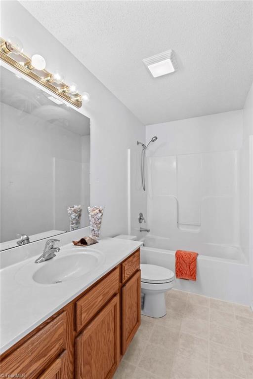 189 Lochshire Ln, Woodleaf, NC 27054 - full bath with vanity and washtub / shower combination