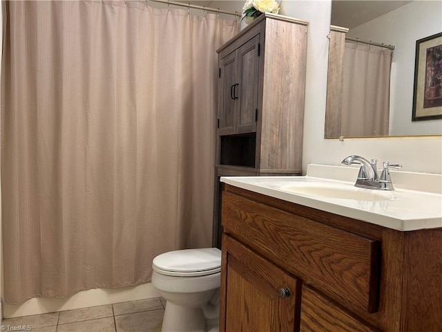 full bath featuring tile patterned flooring, toilet, vanity, and a shower with shower curtain
