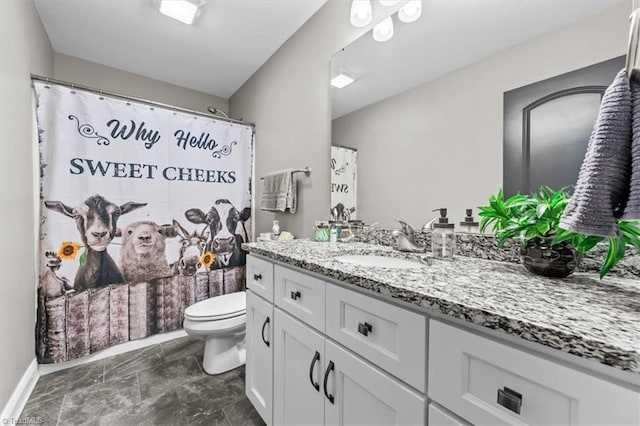 bathroom with toilet, a shower with shower curtain, and vanity