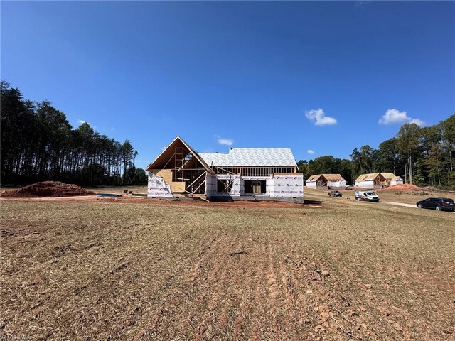 view of front of property with a front yard