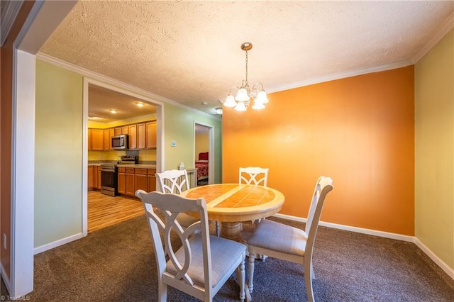 dining space with crown molding, light carpet, a textured ceiling, and a chandelier