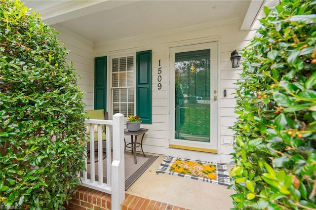 doorway to property featuring a porch