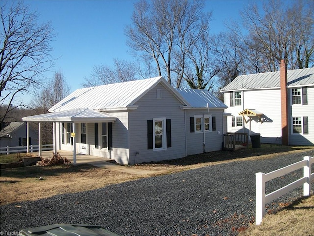 view of front of house featuring a porch