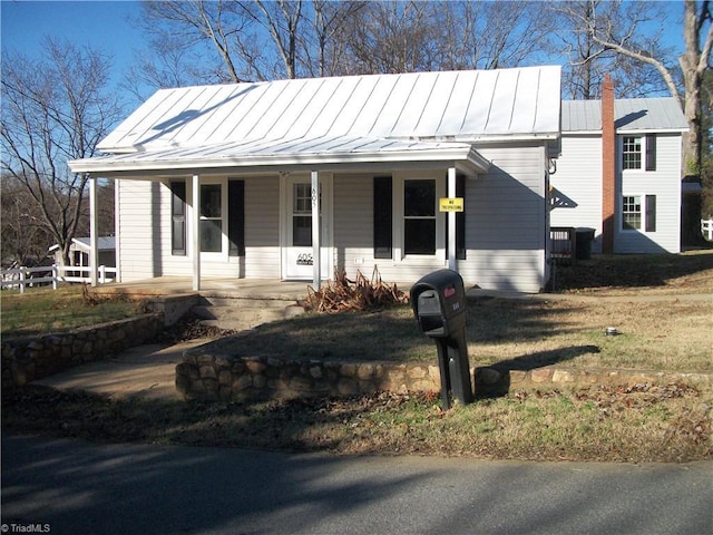 view of front of home featuring covered porch