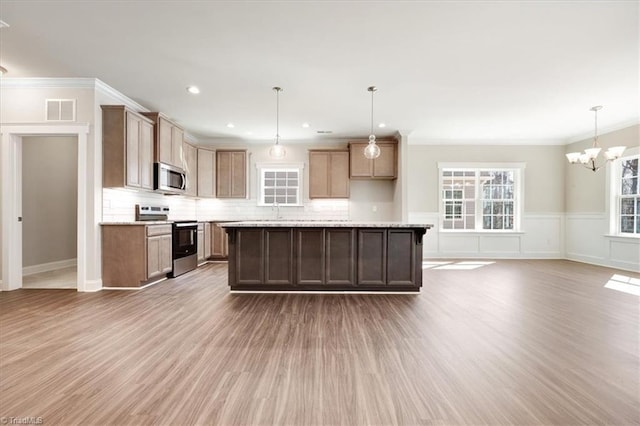 1811 Parham Dr Unit 89, Graham, NC 27253 - kitchen with a kitchen island, visible vents, light wood-style flooring, and stainless steel appliances