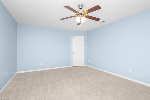 unfurnished room with ceiling fan, light carpet, visible vents, and baseboards