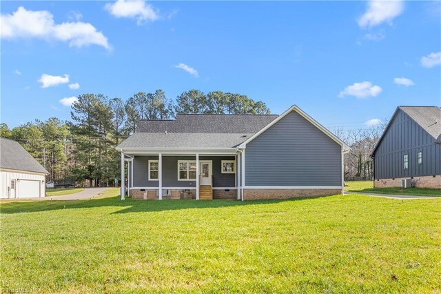 view of front facade featuring a front lawn and covered porch