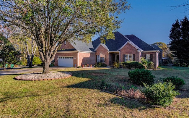 ranch-style house featuring a front yard