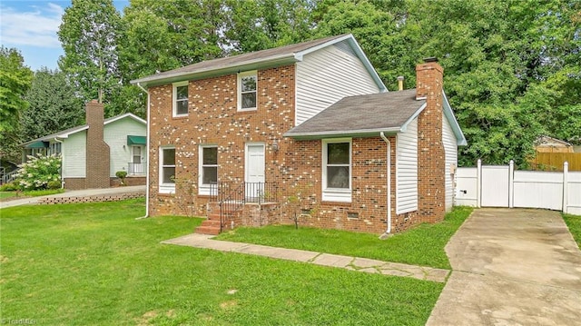 view of front facade featuring a front lawn