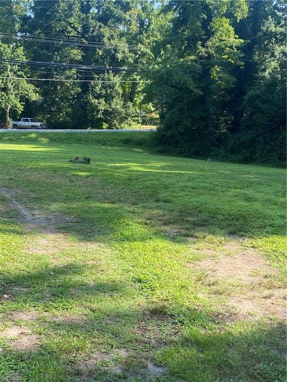 630 Liberty Rd, High Point, NC 27263 - view of grassy yard
