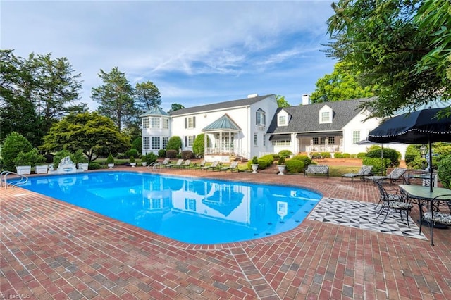 6 Curtis Ct, Thomasville, NC 27360 - outdoor pool with a patio