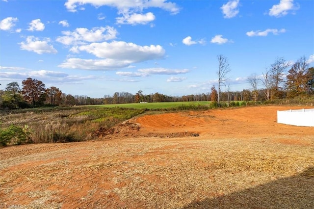 view of yard featuring a rural view