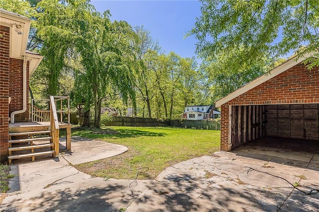view of yard featuring fence and driveway