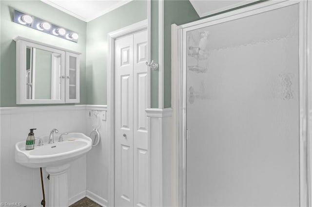 365 Ransom Rd, Winston-Salem, NC 27106 - full bathroom featuring a stall shower, a wainscoted wall, and ornamental molding