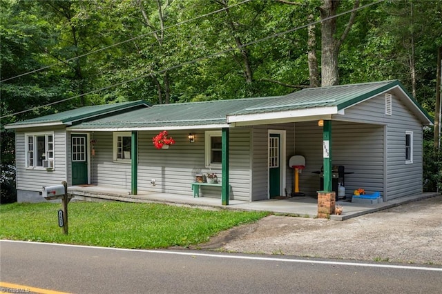 view of front of house featuring a porch and a carport