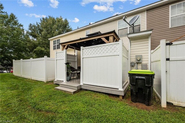 view of outdoor structure featuring a yard