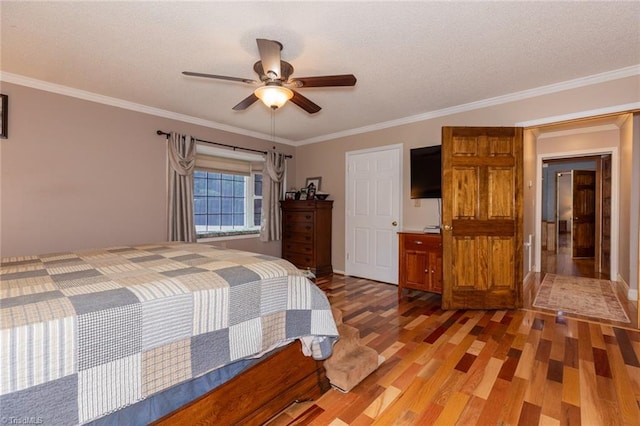 unfurnished bedroom with crown molding, a textured ceiling, a ceiling fan, and light wood-style floors