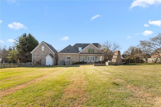 view of front of home featuring a front lawn