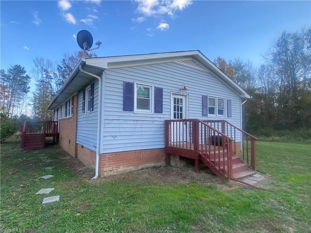 view of front of house featuring a front lawn