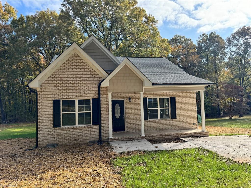 view of front of home with a front yard