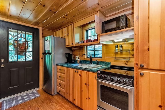 kitchen featuring wood ceiling, stainless steel appliances, sink, and light wood-type flooring