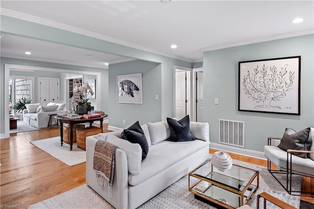 968 Avon Rd, Winston-Salem, NC 27104 - living room with crown molding, baseboards, light wood-type flooring, and recessed lighting