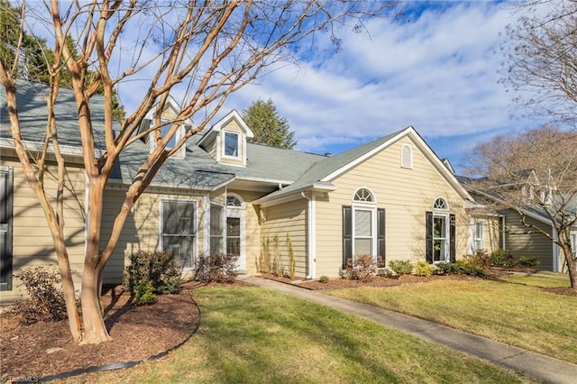 view of front of house with a front yard