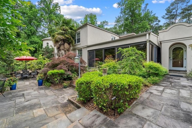 view of front of home featuring a patio