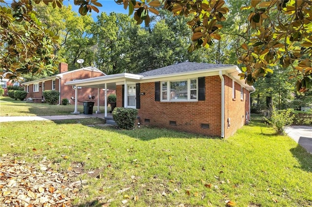 view of front of house with a front lawn